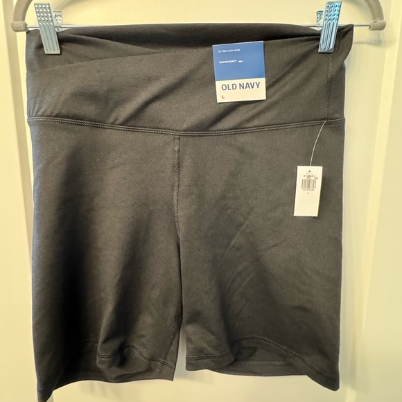 Old Navy Women's Black Bike Shorts - Picture 1 of 3